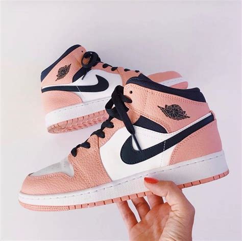 nike air jordan sneakers women